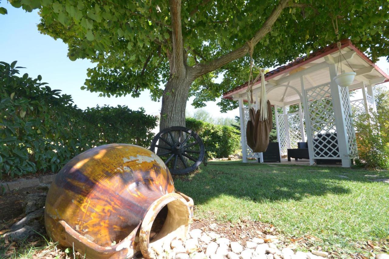 Trulli Petra Chiara Bed & Breakfast Locorotondo Exterior photo