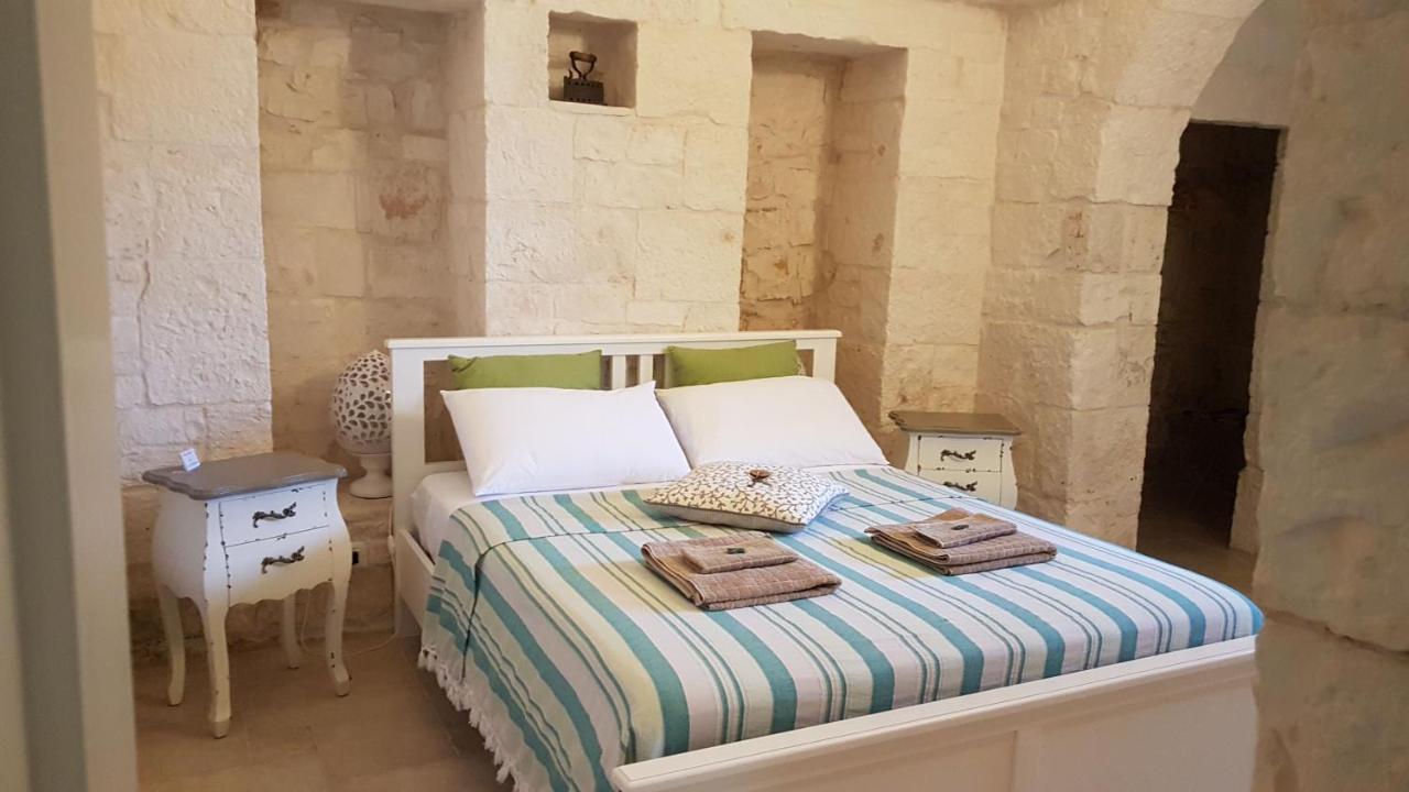 Trulli Petra Chiara Bed & Breakfast Locorotondo Exterior photo